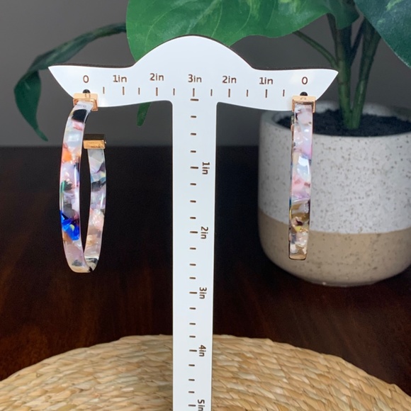 Beautiful pair of Multi-Colored Resin Hoop earrings. - Picture 7 of 9